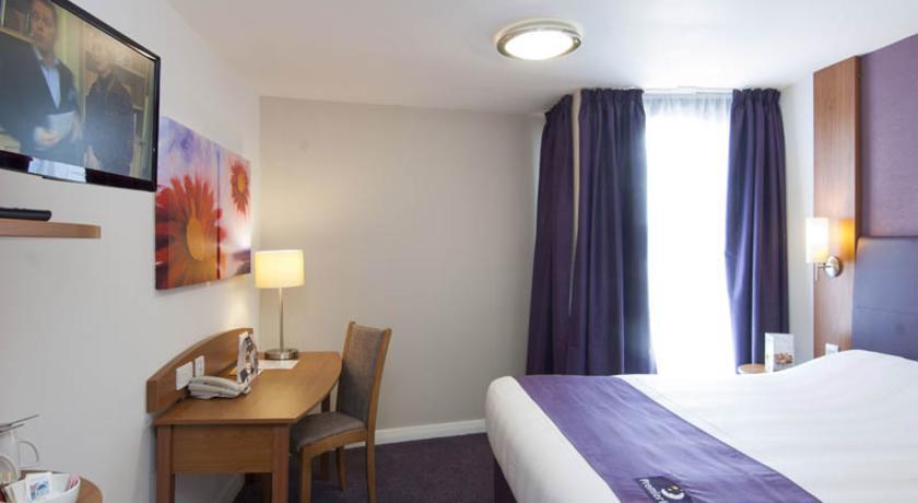 Premier Inn Basingstoke West Bilik gambar