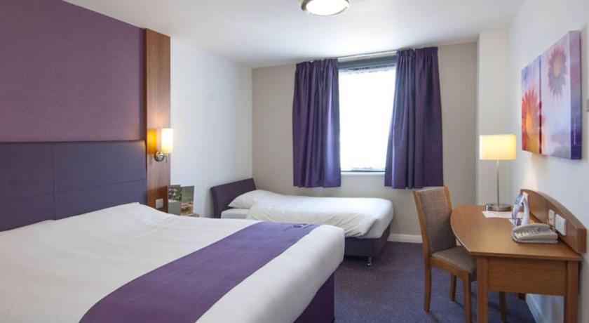 Premier Inn Basingstoke West Bilik gambar