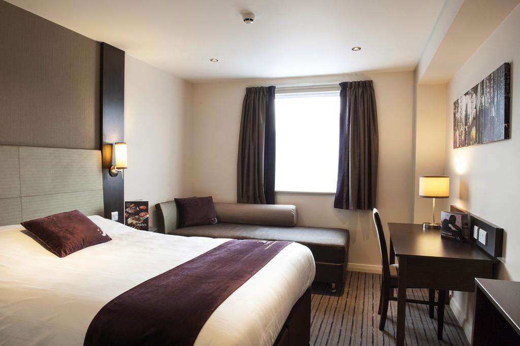 Premier Inn Basingstoke West Luaran gambar